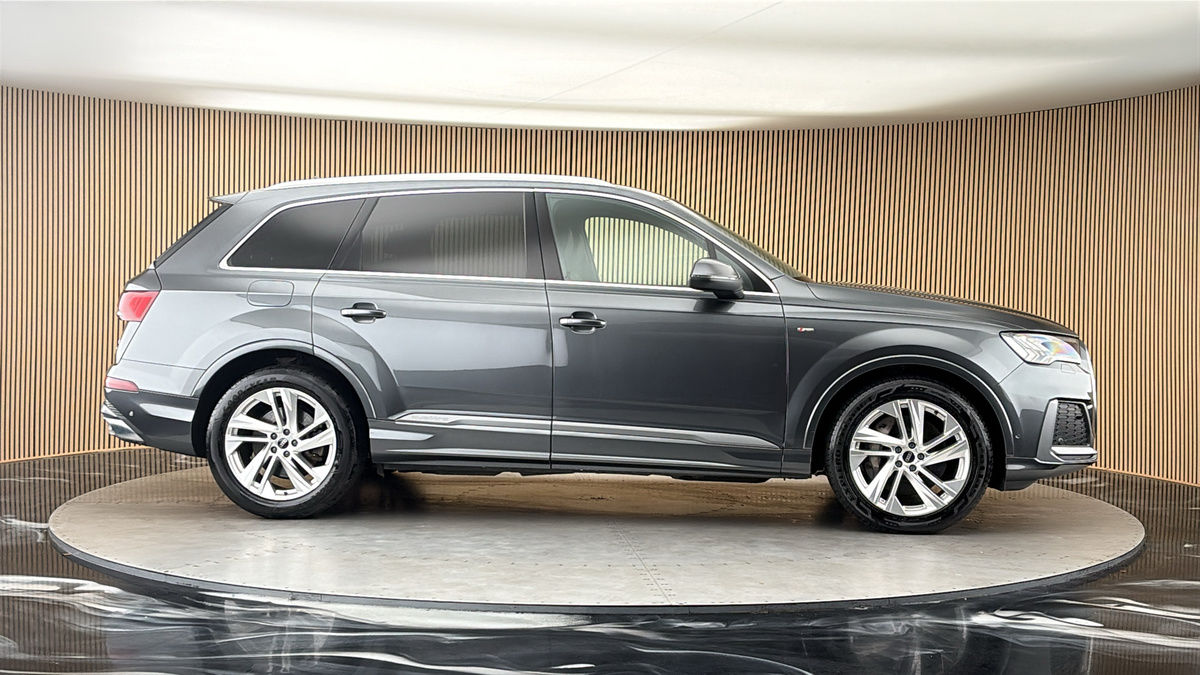 More views of Audi Q7