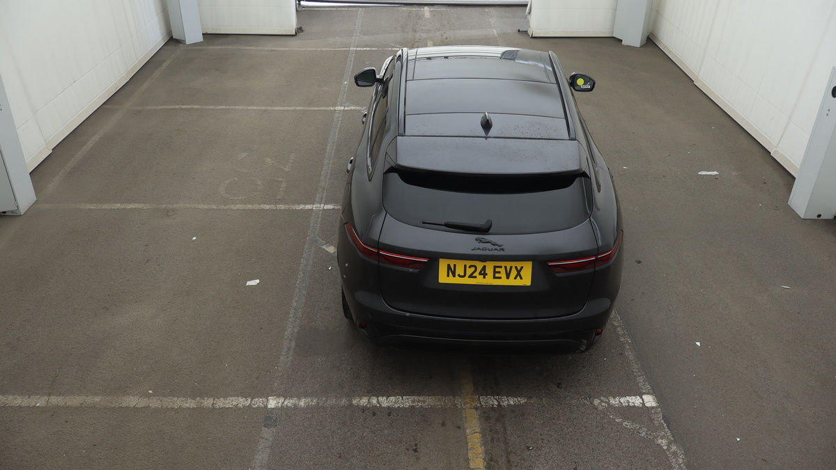 Jaguar F-PACE Image 8