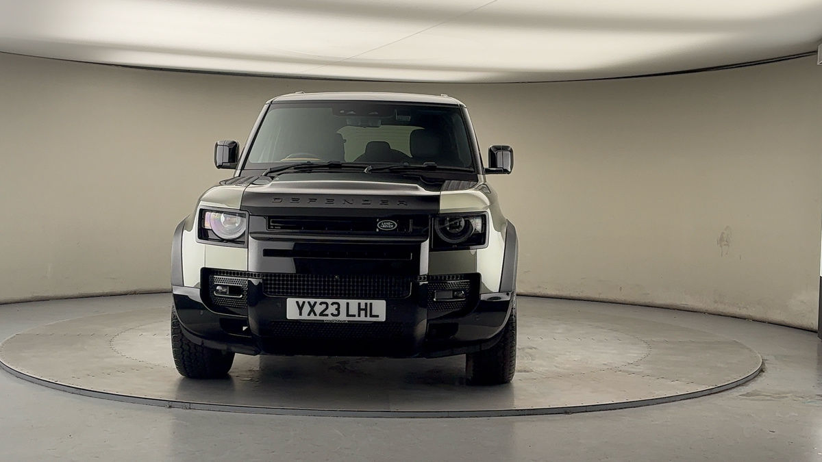 Land Rover Defender 110 Image 3