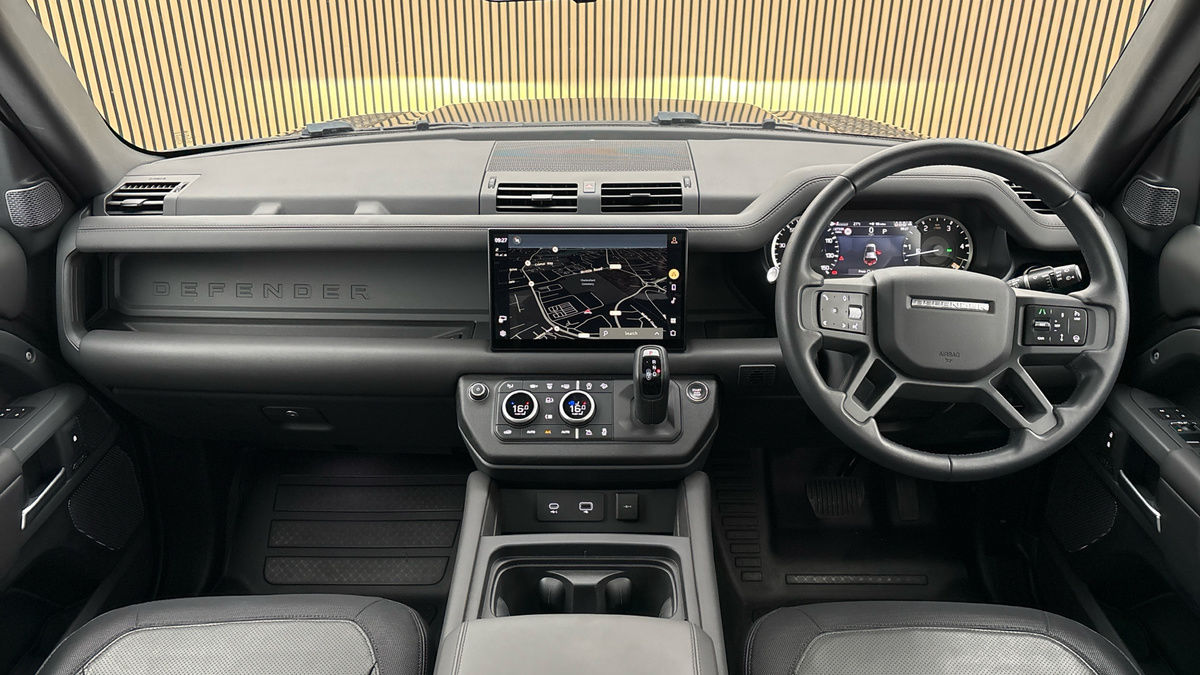 Land Rover Defender 110 Image 12