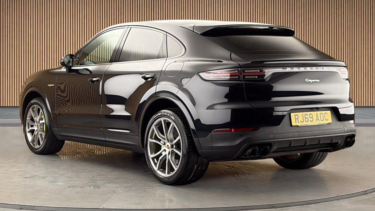 Porsche Cayenne Image 2