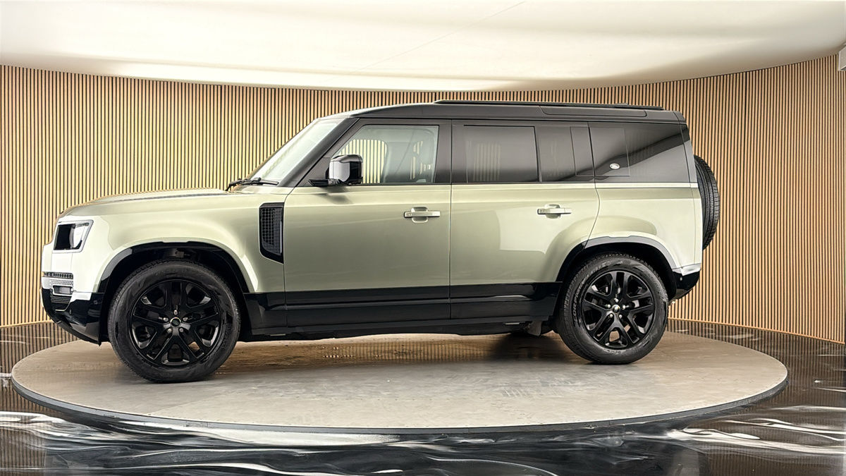 More views of Land Rover Defender 110