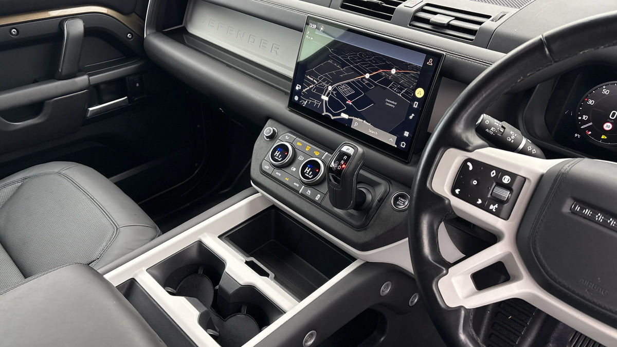 Land Rover Defender 90 Urban Image 18