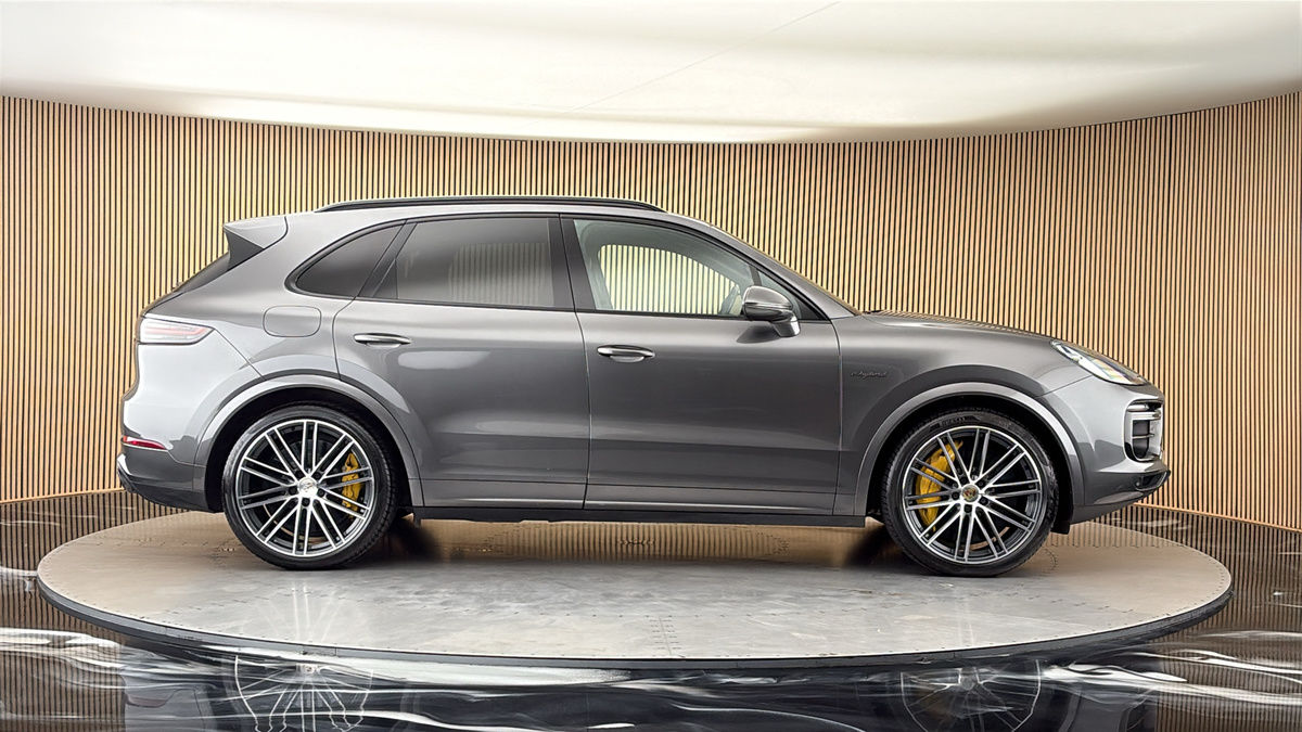Porsche Cayenne Image 16
