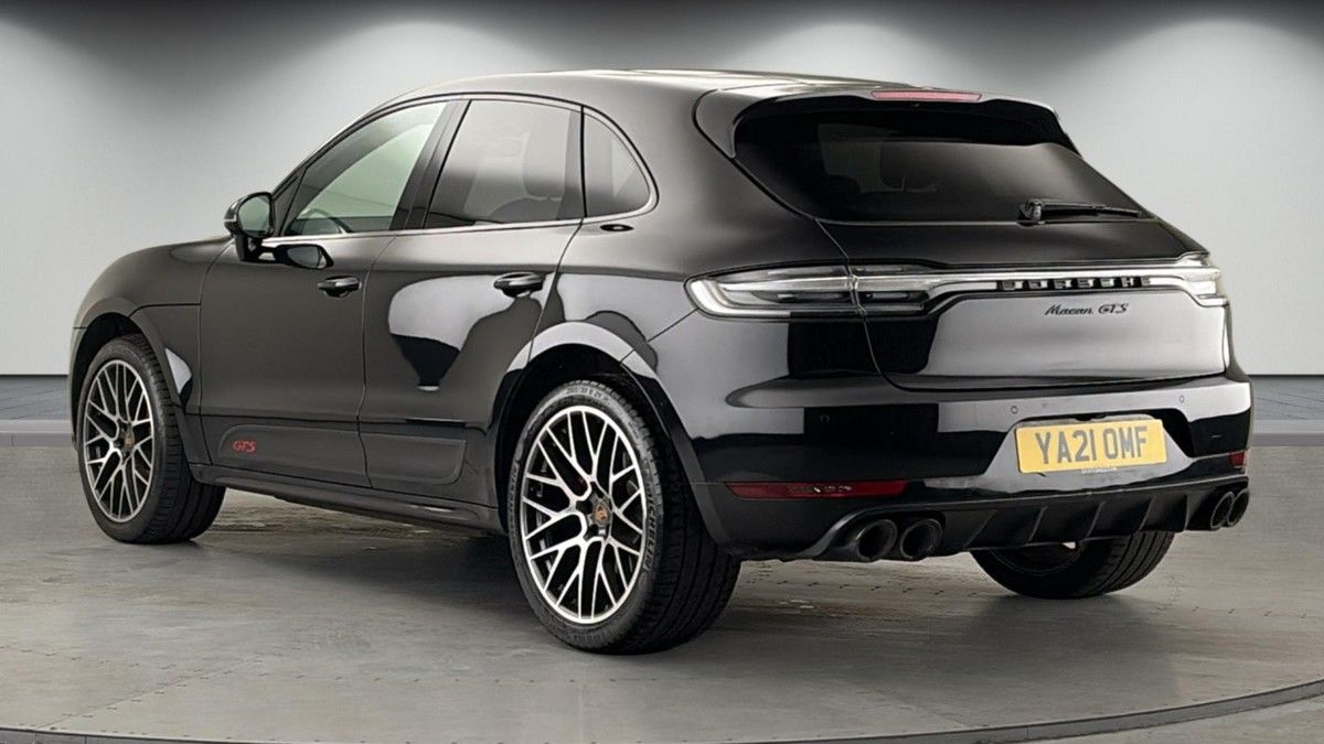Porsche Macan Image 2