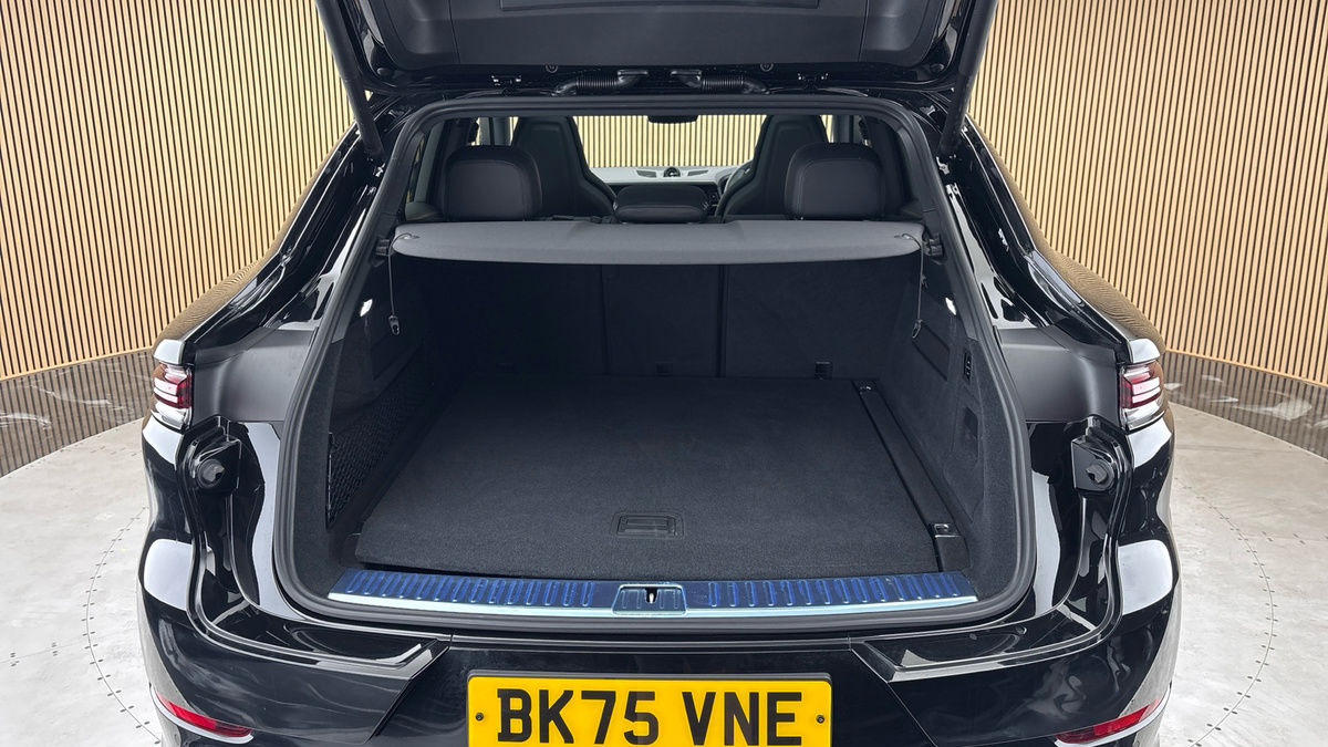 Porsche Cayenne Image 11