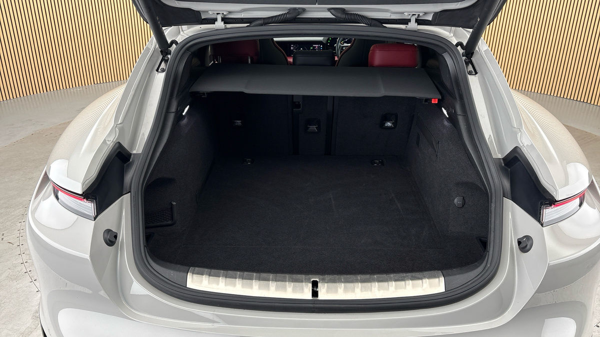 Porsche Taycan Image 11