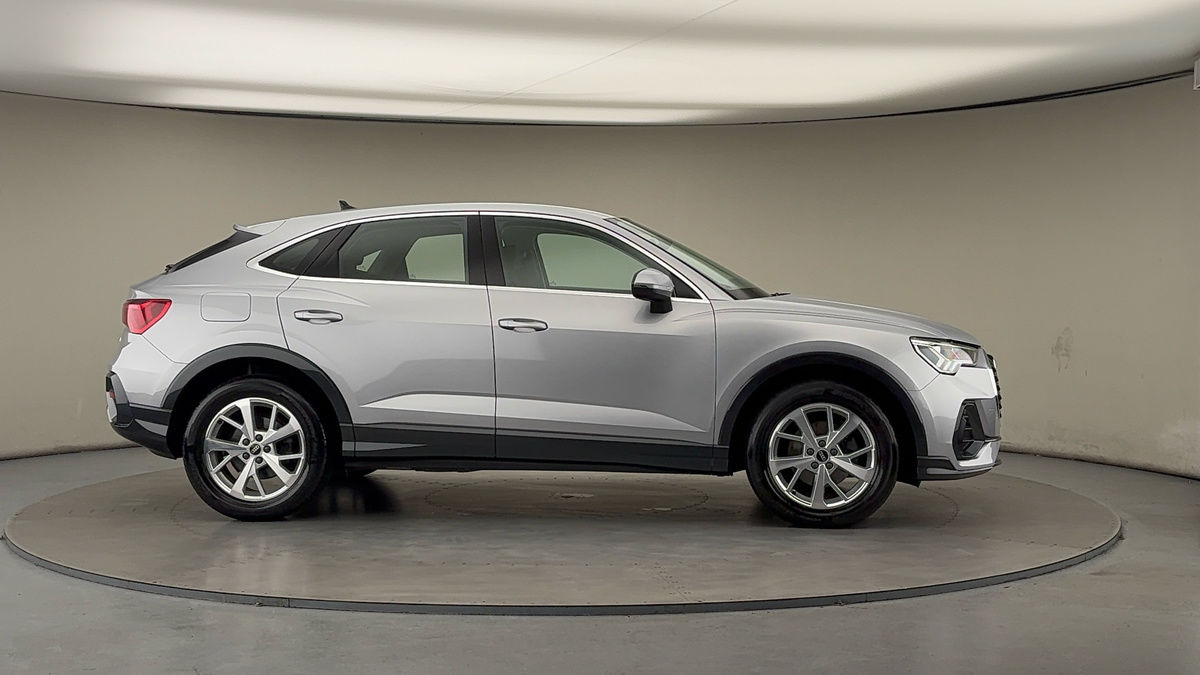 More views of Audi Q3