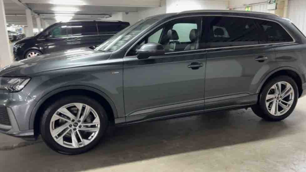 More views of Audi Q7