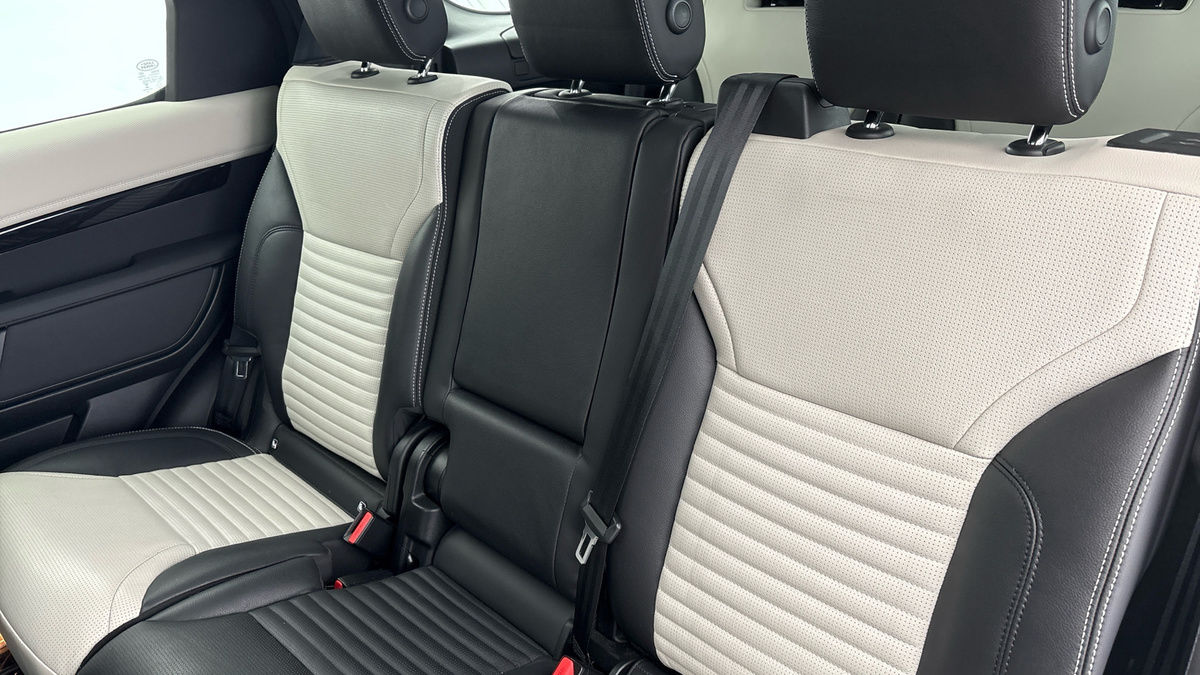 Land Rover Discovery Image 8