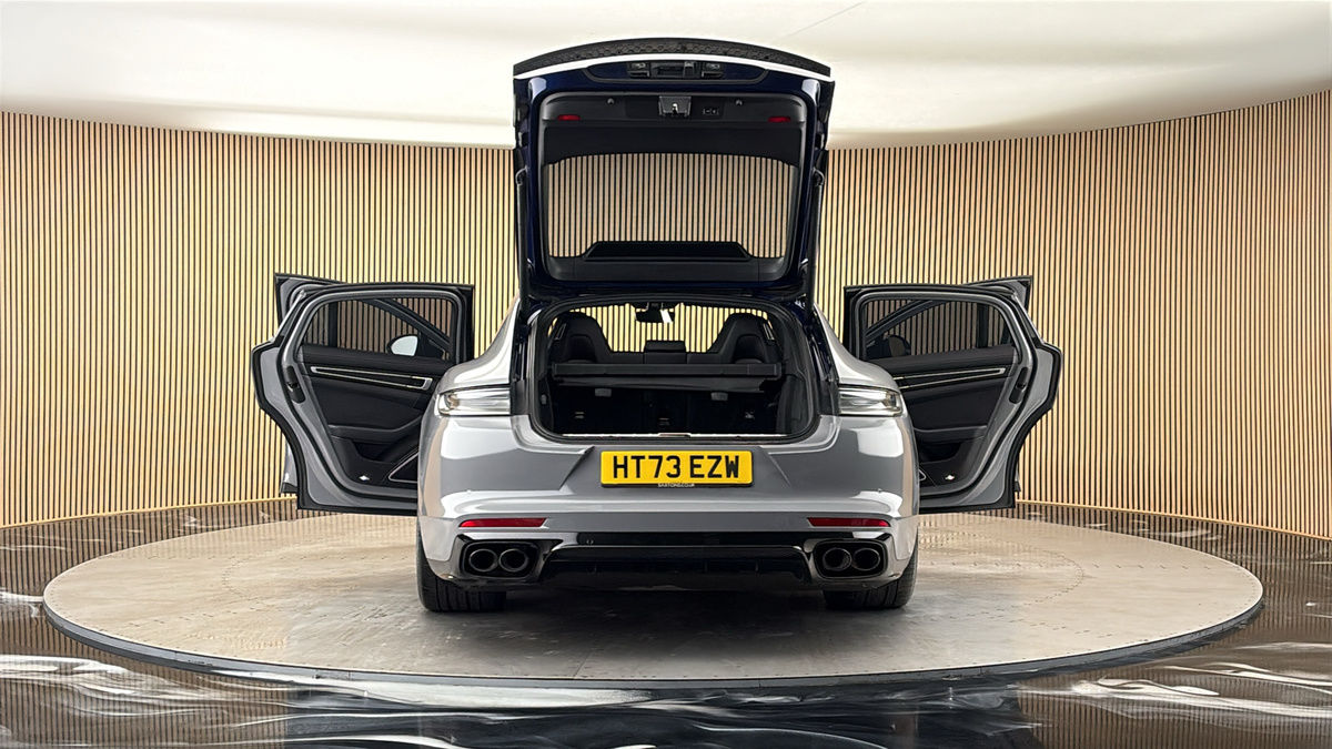 More views of Porsche Panamera