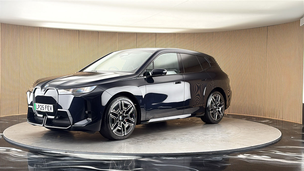 More views of BMW iX