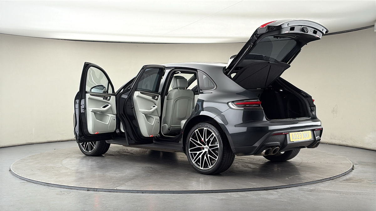 More views of Porsche Macan