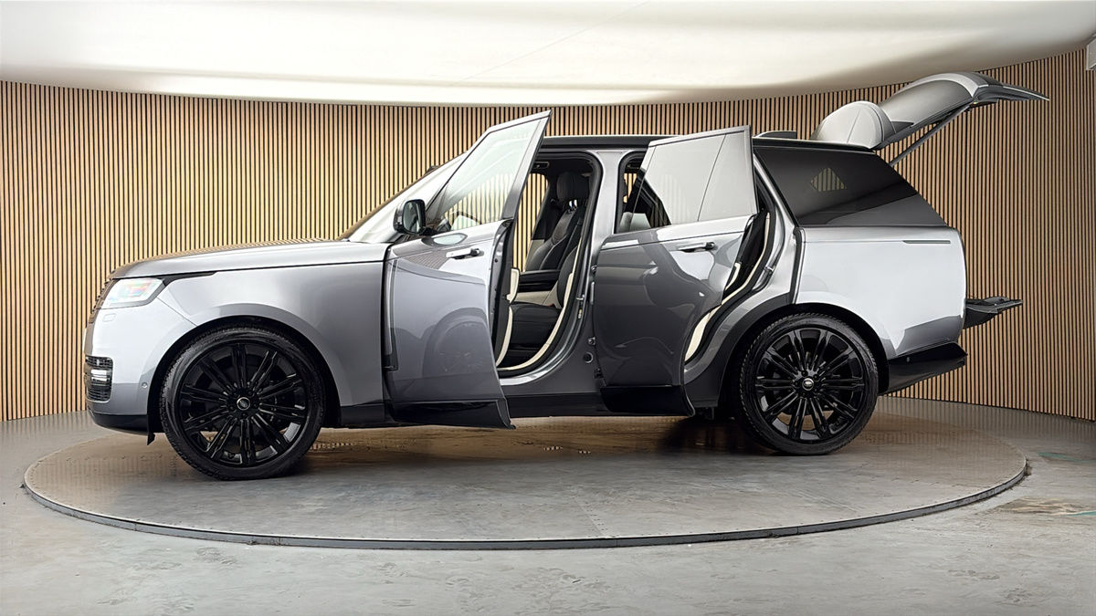 More views of Land Rover Range Rover