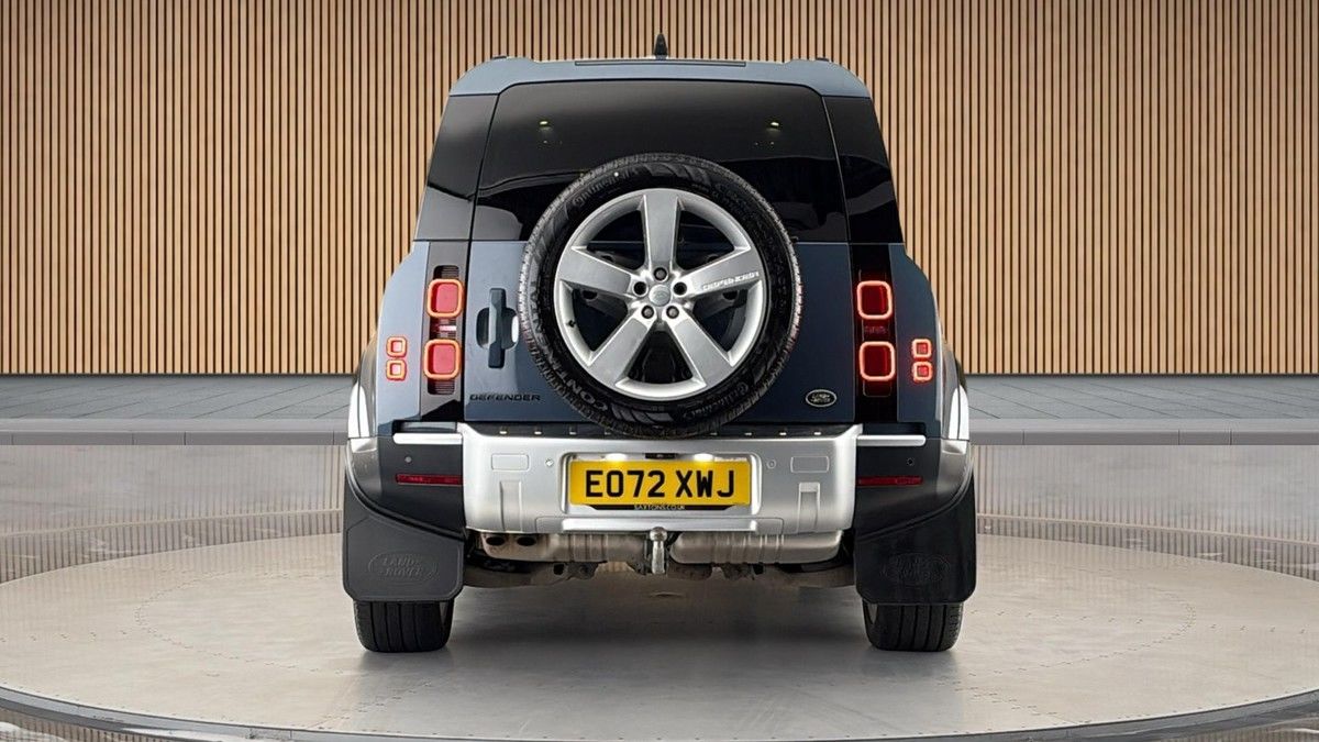 Land Rover Defender 110 Image 4
