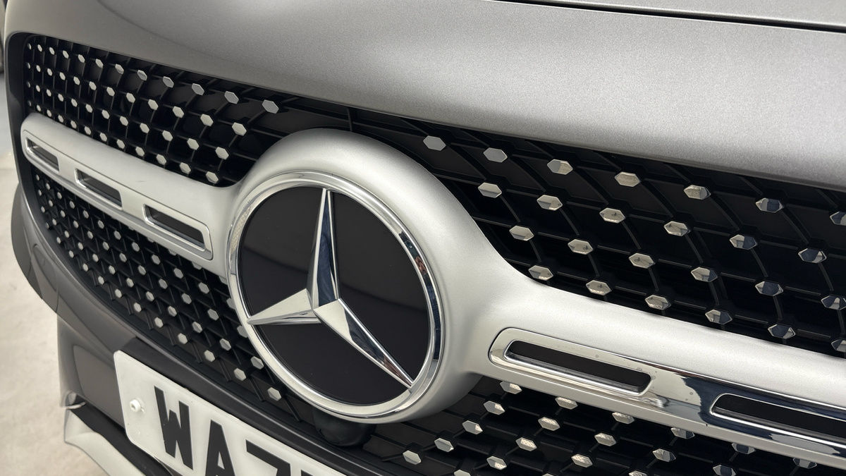 Mercedes-Benz GLB Image 24