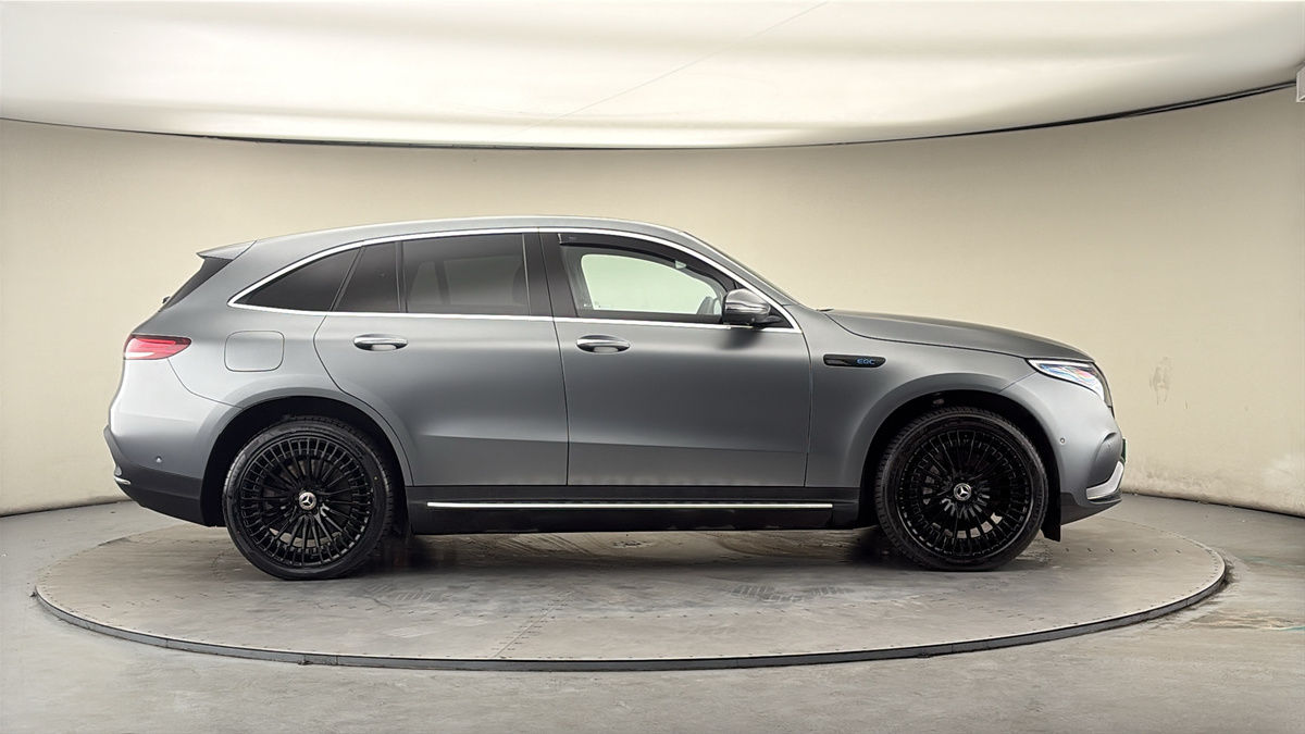 Mercedes-Benz EQC Image 16