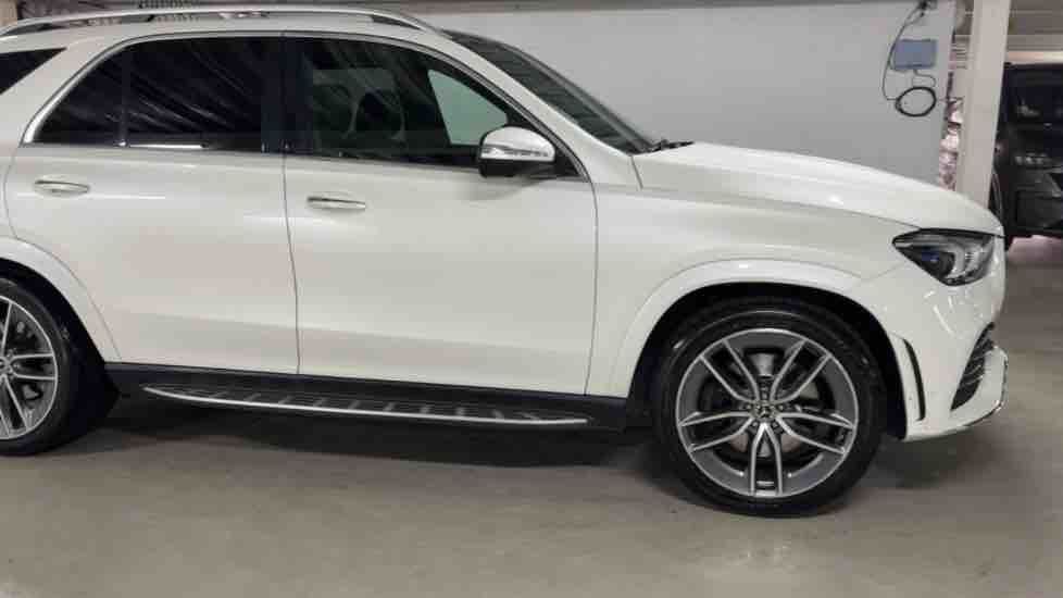 More views of Mercedes-Benz GLE