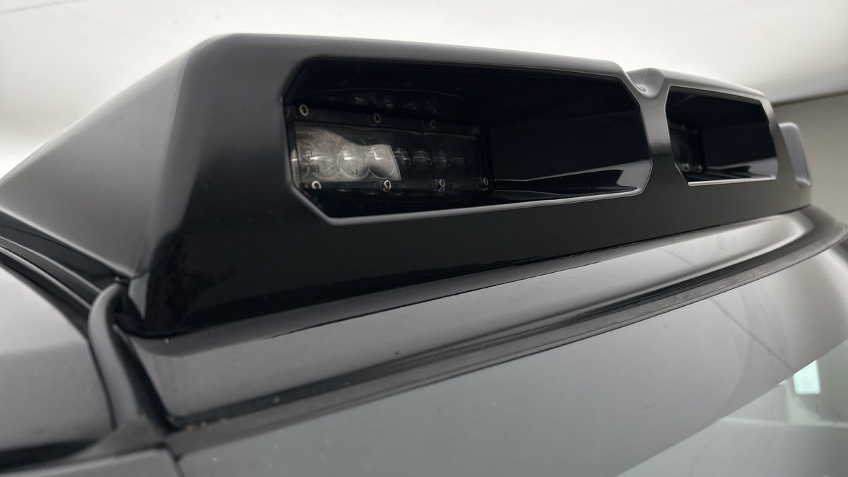 Land Rover Defender 110 Image 25