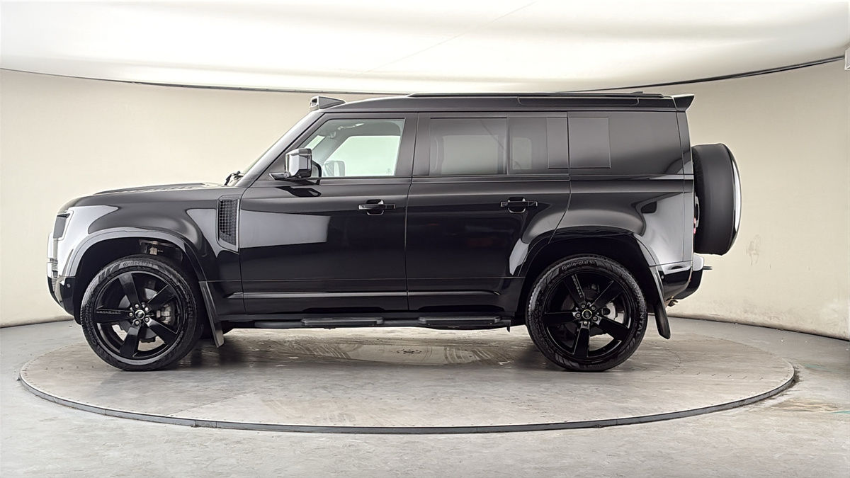 Land Rover Defender 110 Image 15