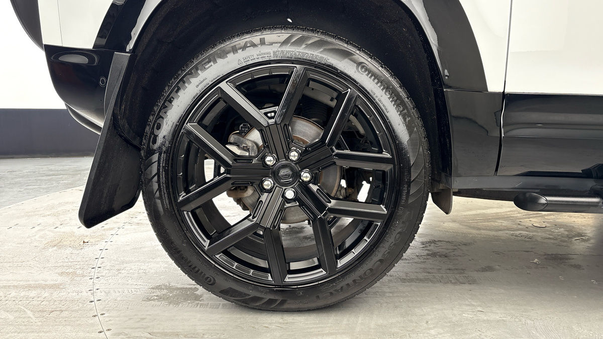 Land Rover Defender 90 Urban Image 10