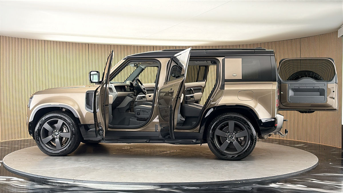 More views of Land Rover Defender 110