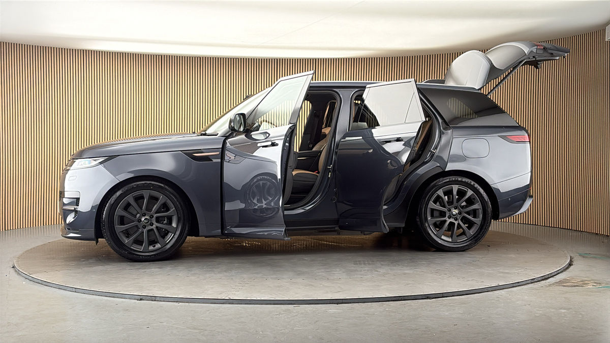 More views of Land Rover Range Rover Sport