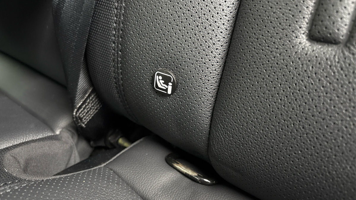 Land Rover Defender 110 Image 6