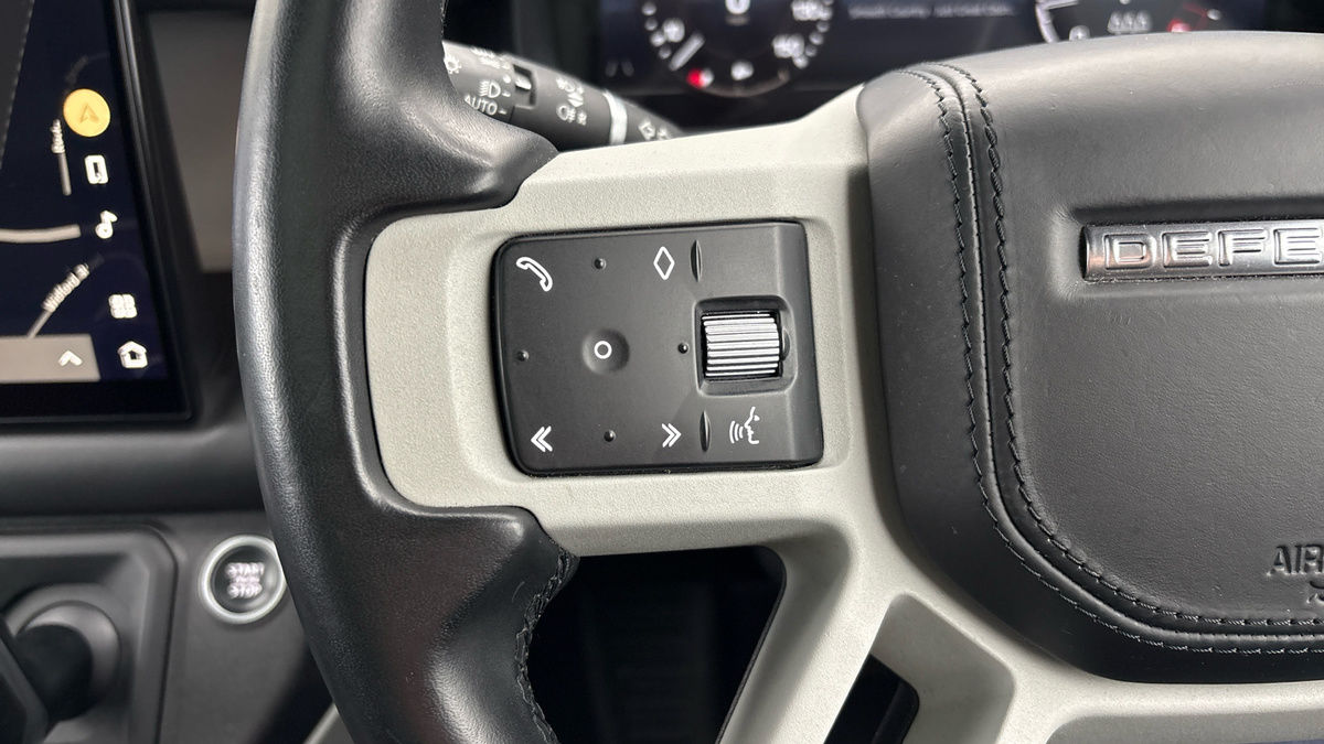 Land Rover Defender 110 Image 13