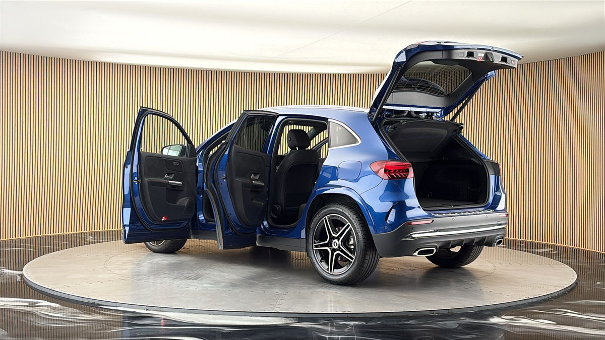 More views of Mercedes-Benz GLA