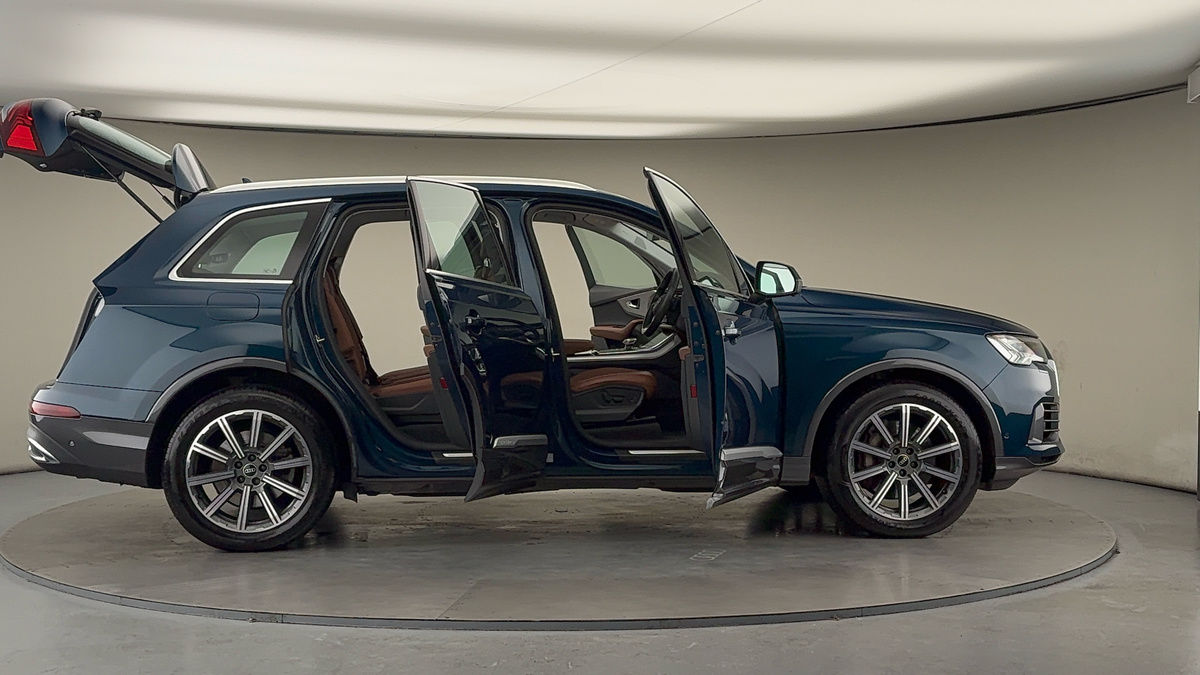 More views of Audi Q7