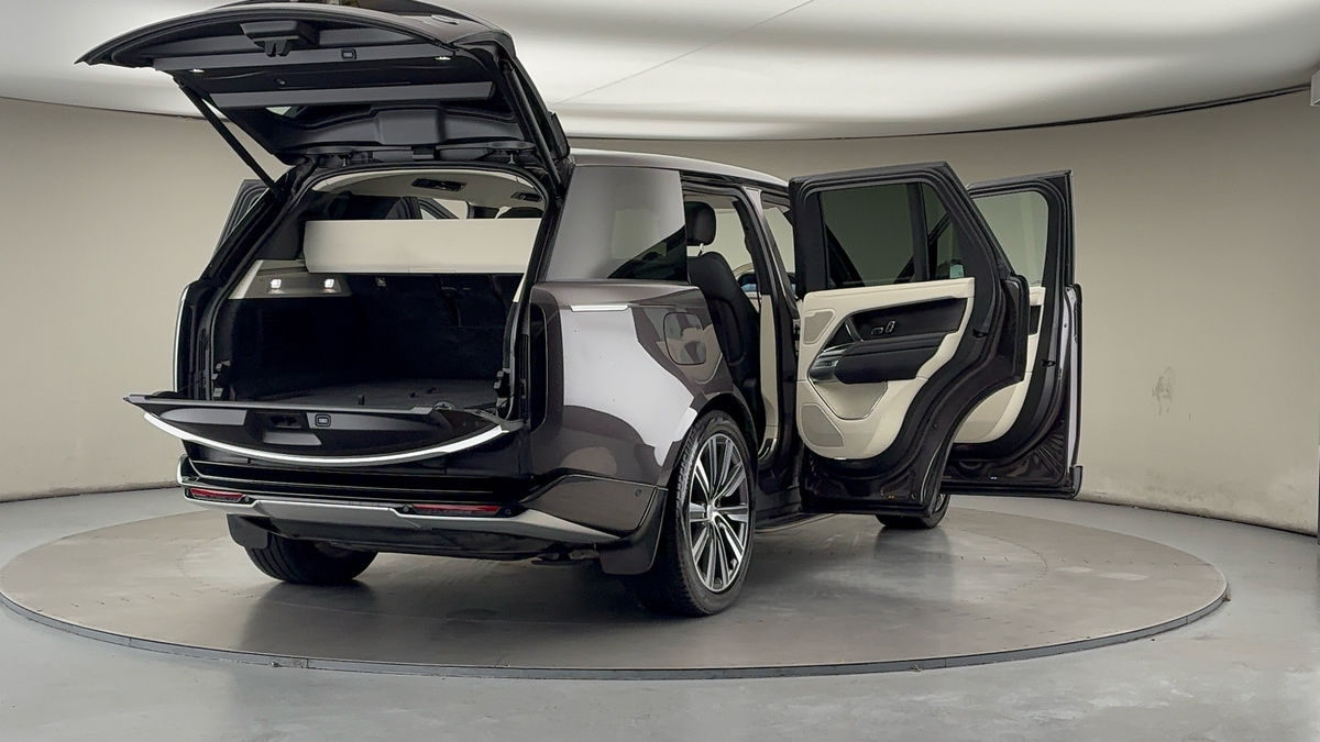 More views of Land Rover Range Rover