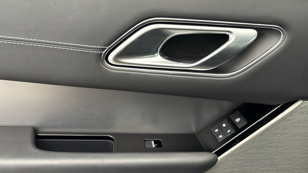 Land Rover Range Rover Velar Image 19