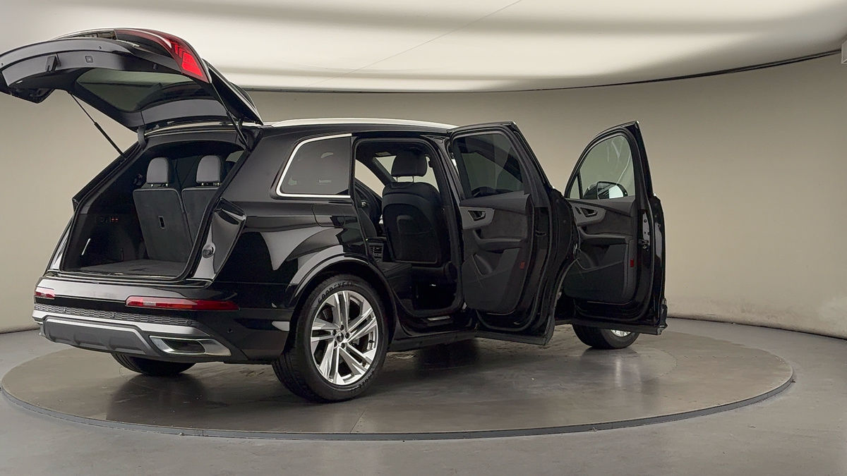 More views of Audi Q7