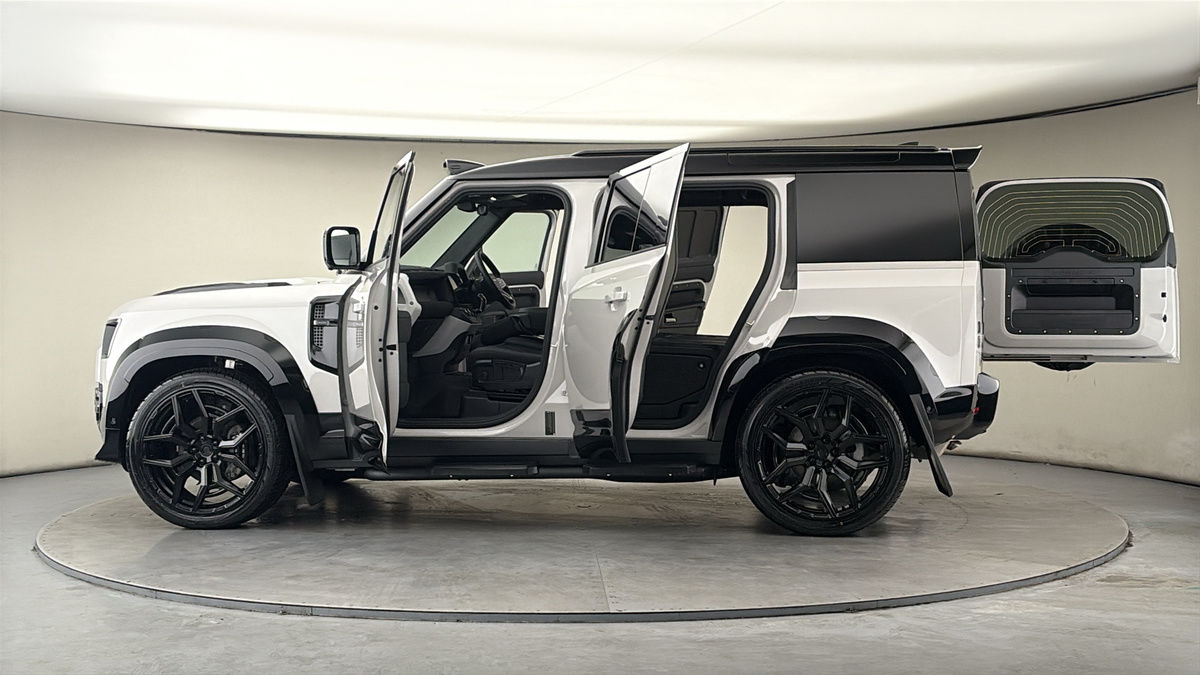 More views of Land Rover Defender 110