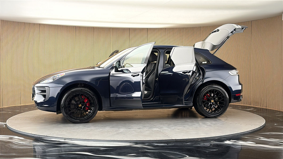 More views of Porsche Macan