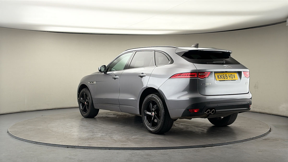 Jaguar F-PACE Image 2