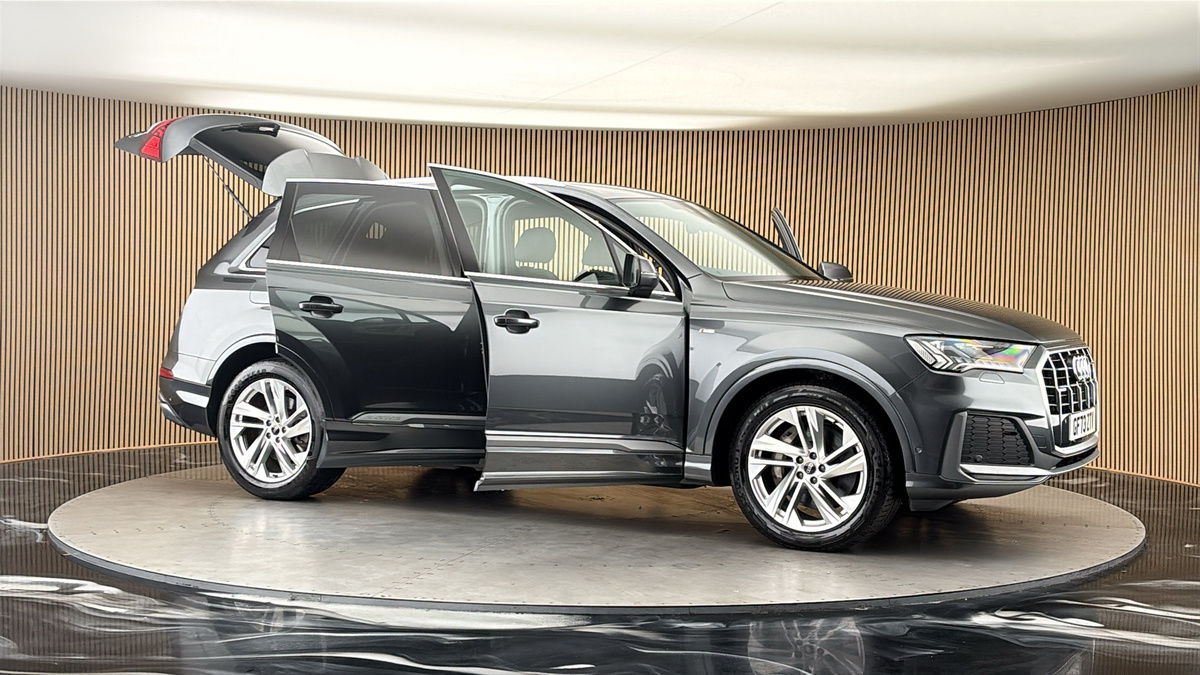 More views of Audi Q7