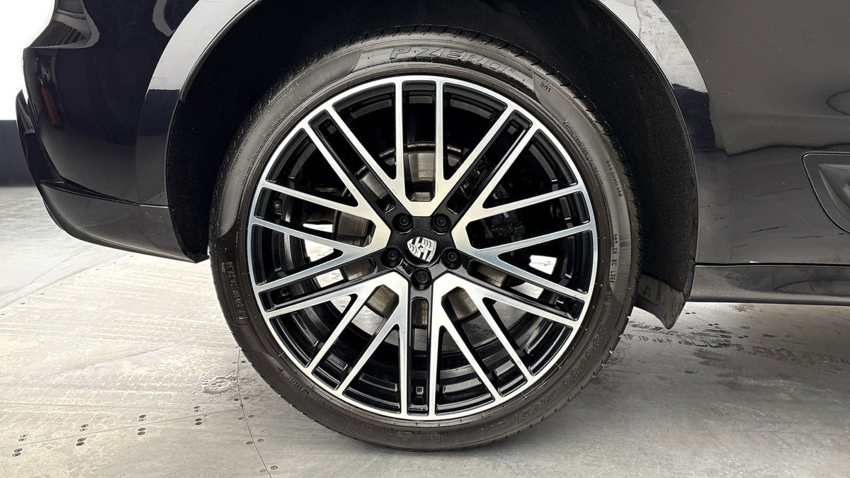 Porsche Macan Image 10