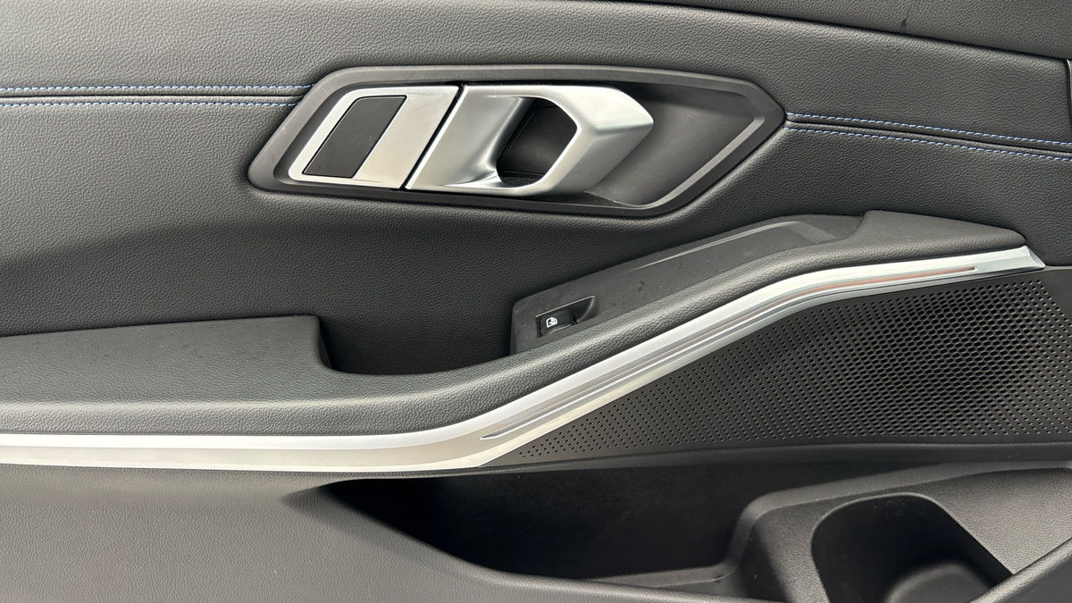 BMW 3 Series Image 19