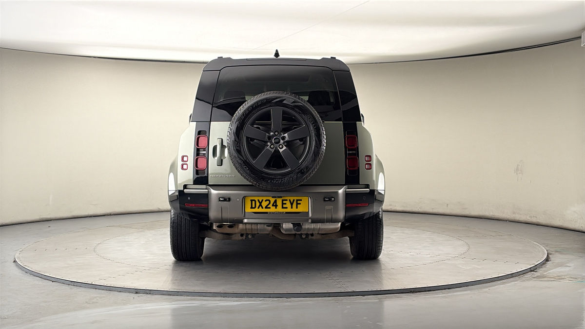 Land Rover Defender 110 Image 4