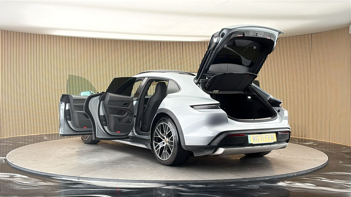 Porsche Taycan Image 23