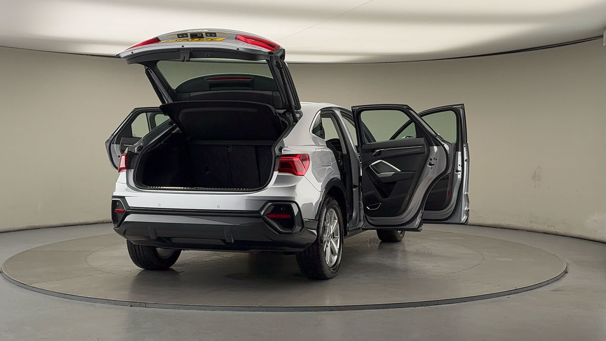 More views of Audi Q3