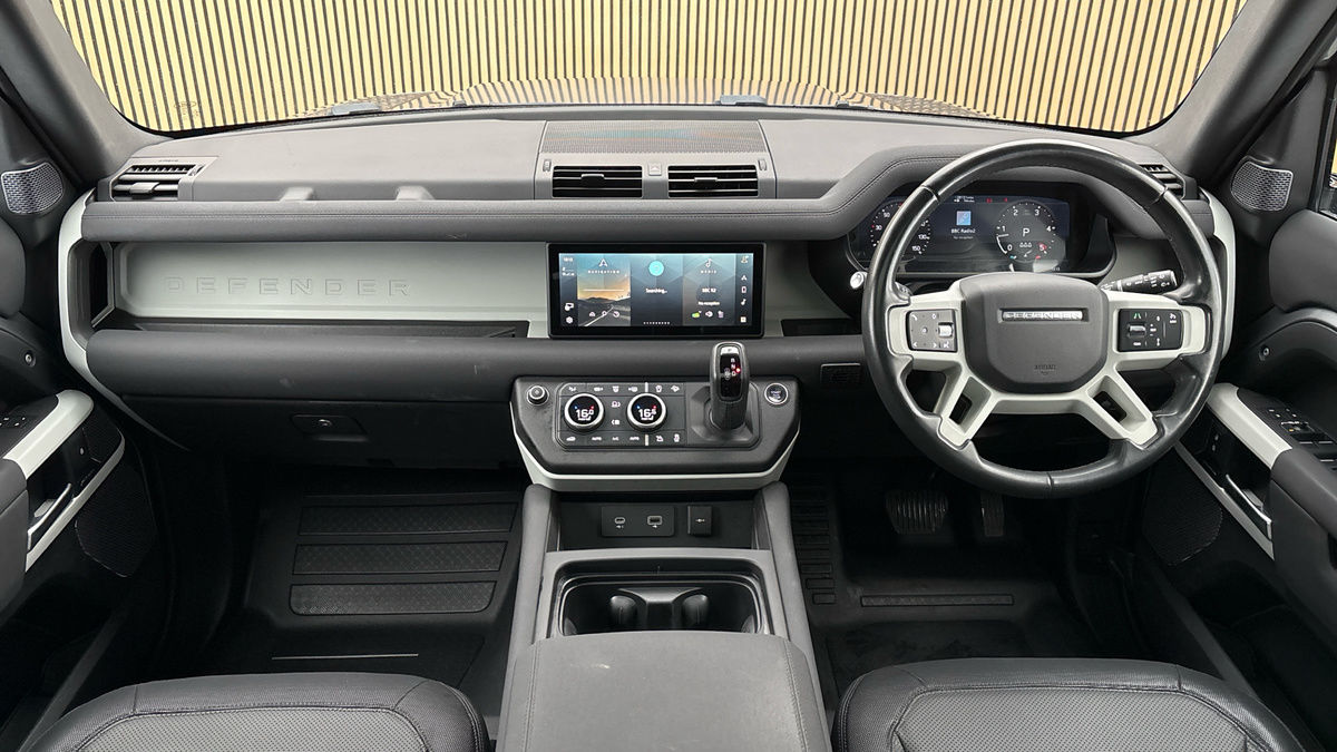 Land Rover Defender 110 Image 12