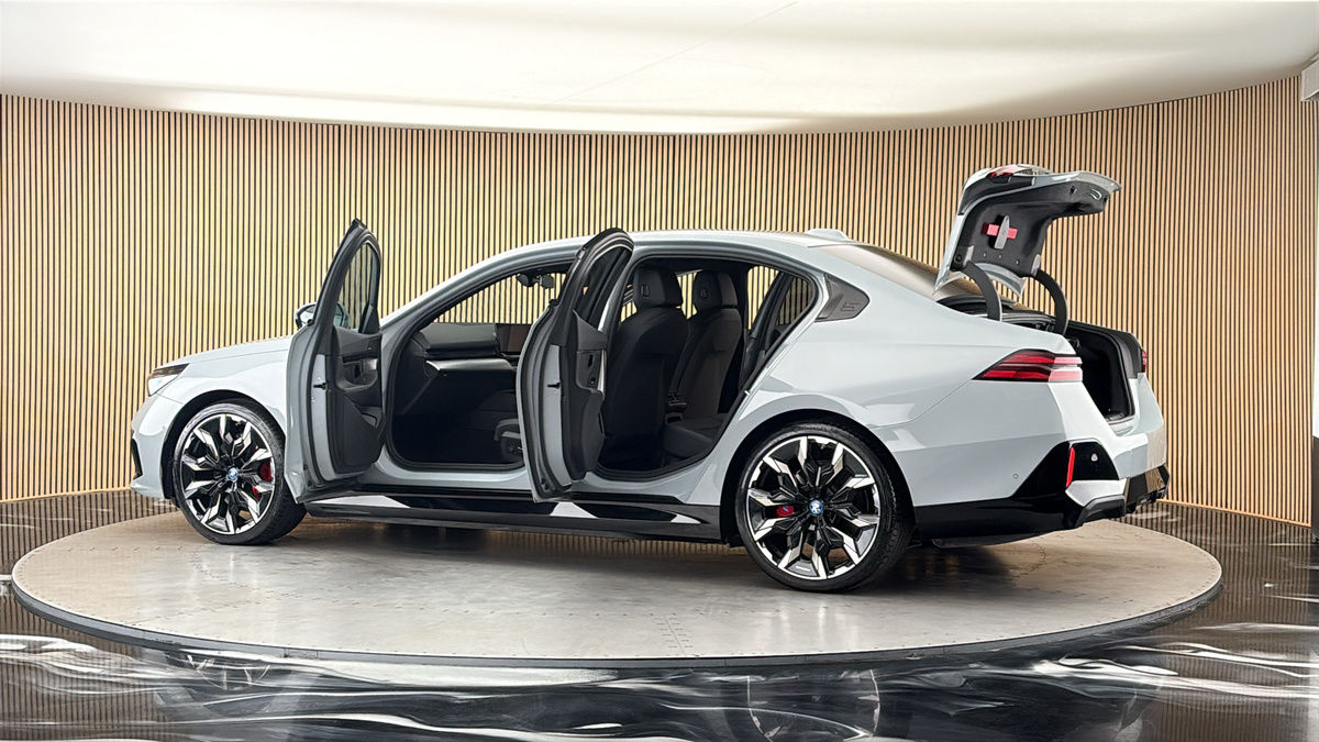 More views of BMW i5