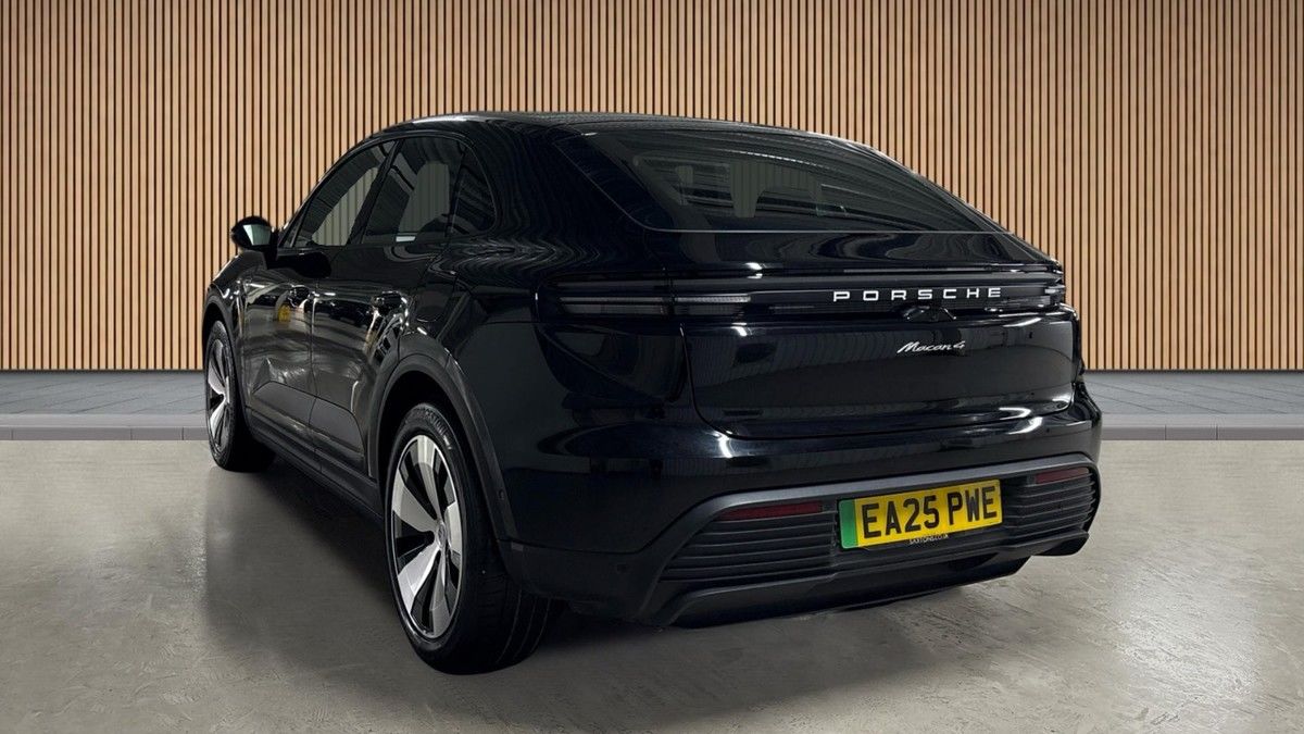 Porsche Macan Image 2