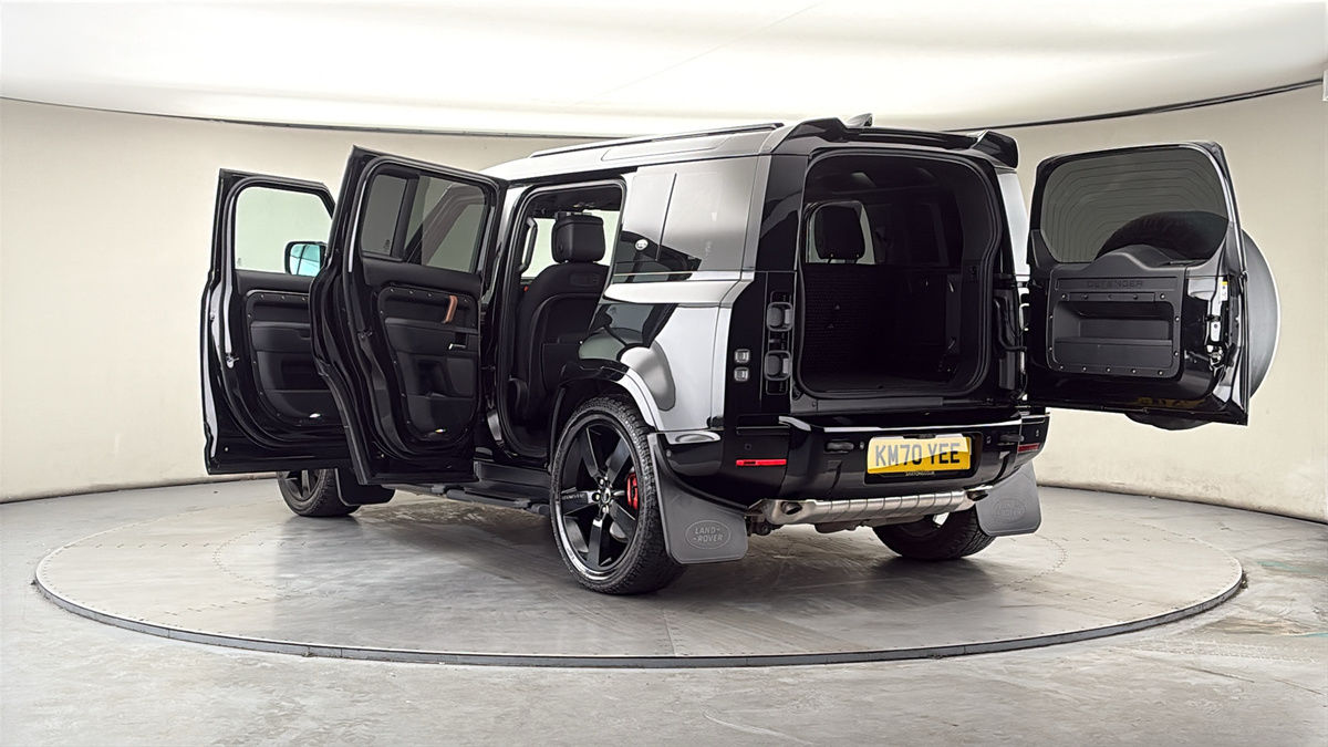 Land Rover Defender 110 Image 23