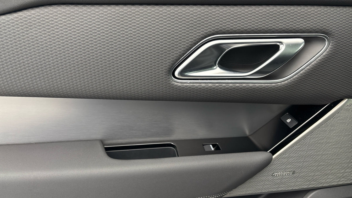 Land Rover Range Rover Velar Image 19