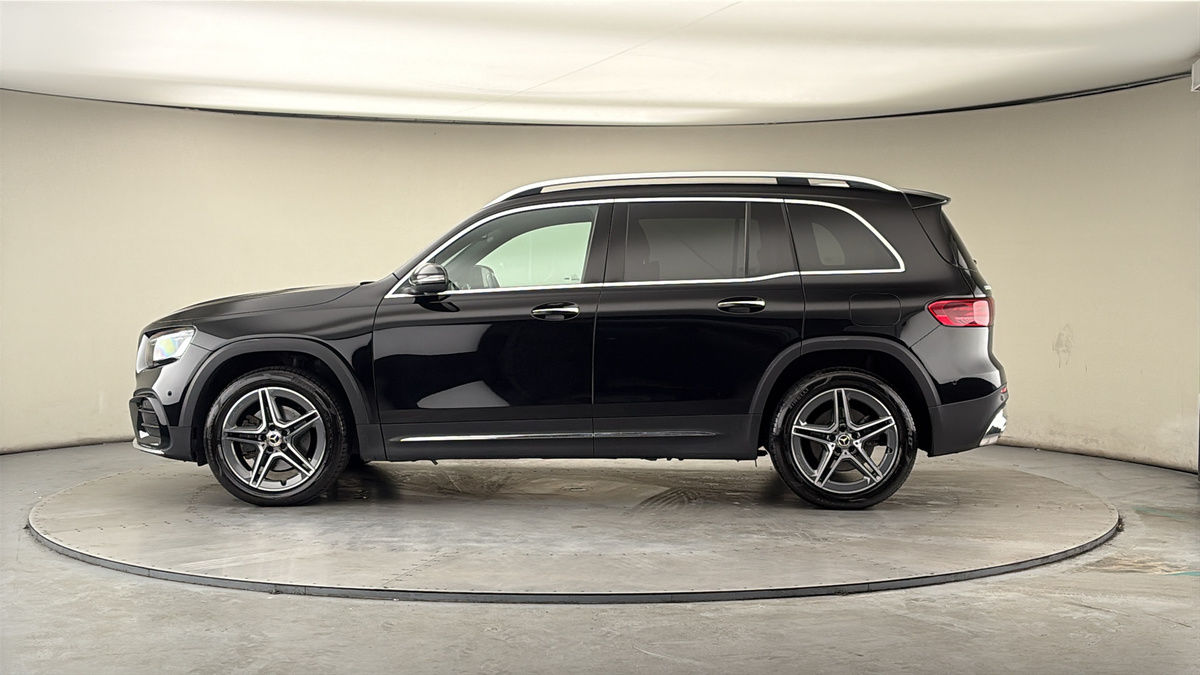 Mercedes-Benz GLB Image 15