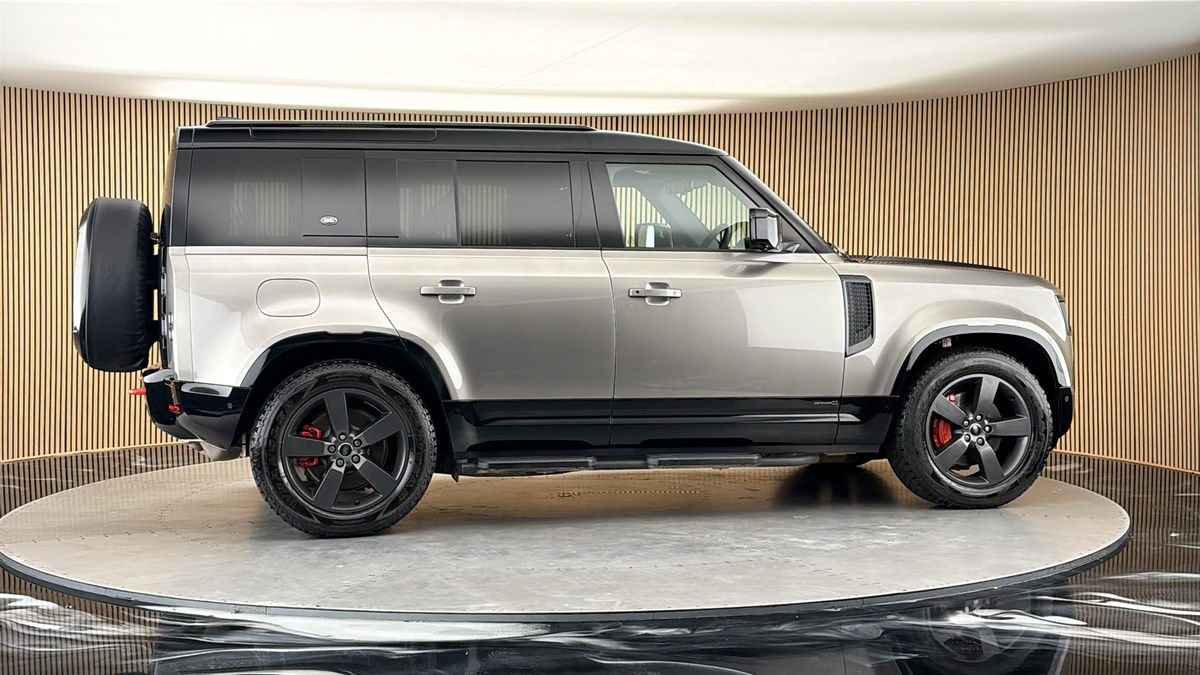 More views of Land Rover Defender 110